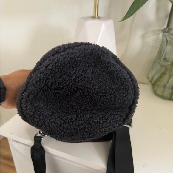 lululemon sherpa bucket bag lululemon athletica Black Sherpa Crossbody Bucket Bag